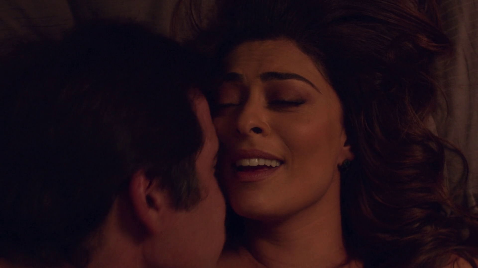 Juliana Paes em cena de sexo no filme "Amor Sem Medida"