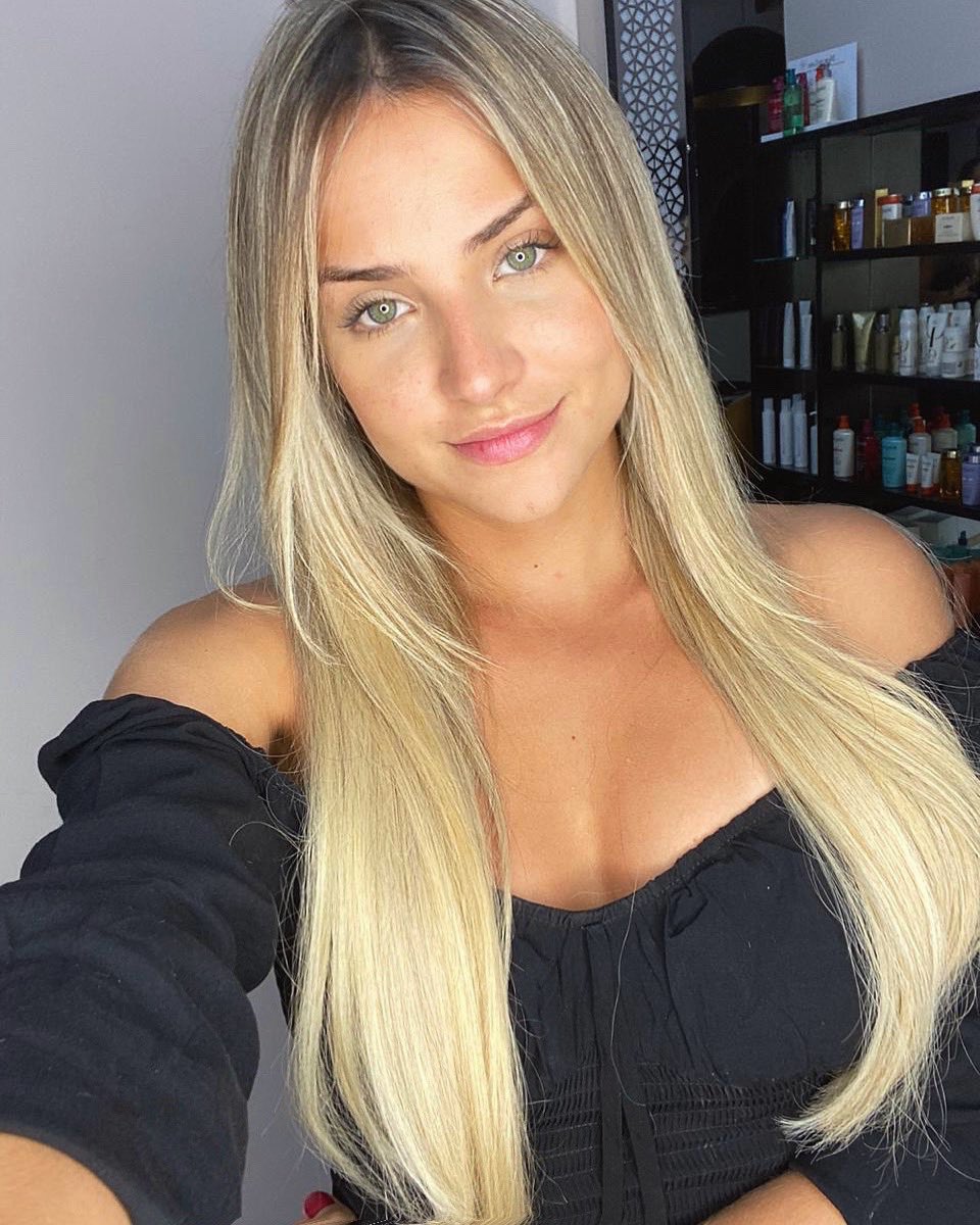 Ex-BBB Gabi Martins pagando peitinho no&nbsp;Instagram