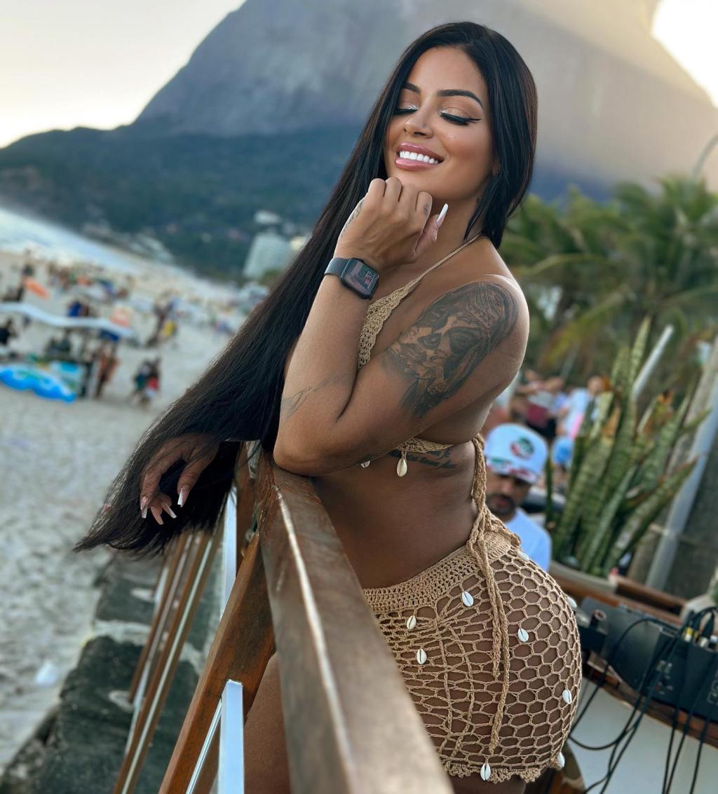 Stephanie Silveira dando pra negão – cena completa – 24&nbsp;minutos