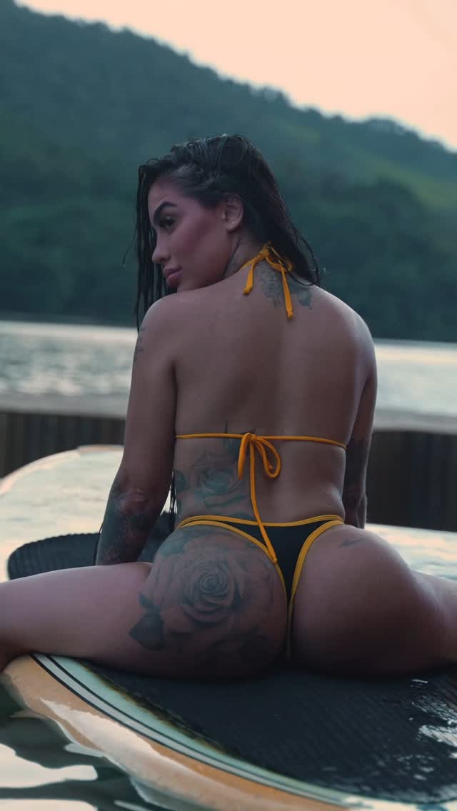 Mirella mamando a rola do namorado sem&nbsp;dó