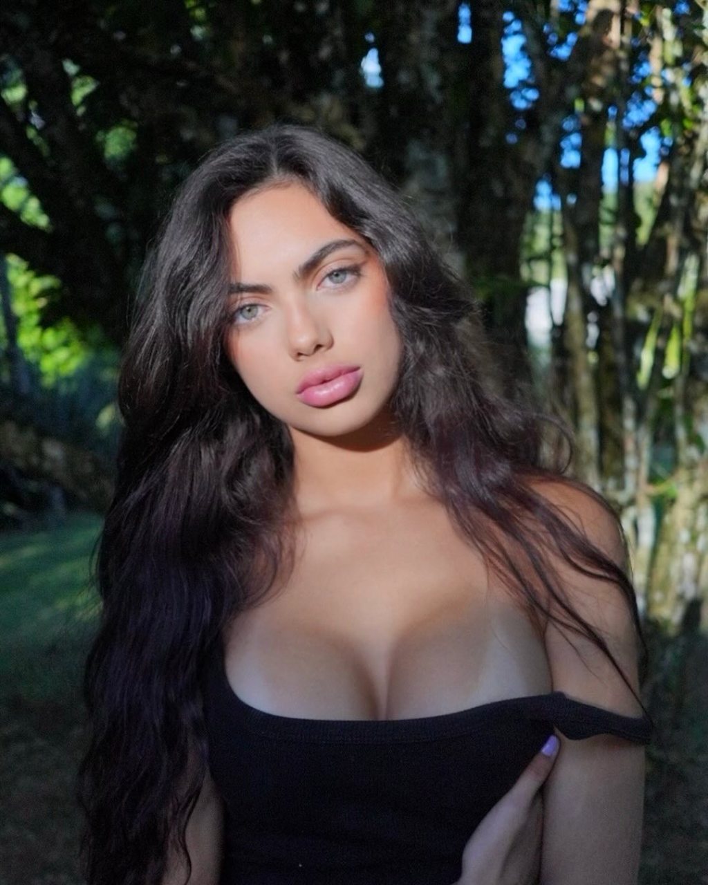 Brenda Trindade tomando no cu de quatro e frango&nbsp;assado