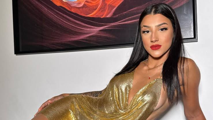 Bia Miranda metendo, cavalgando de&nbsp;costas