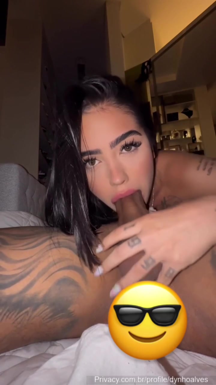 Mirella mamando – garganta&nbsp;profunda