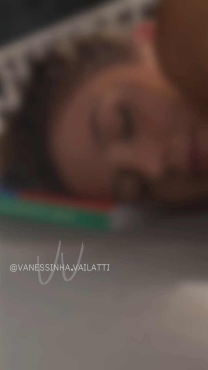 Vanessa Vaillati socando bem fundo o consolo no cu
