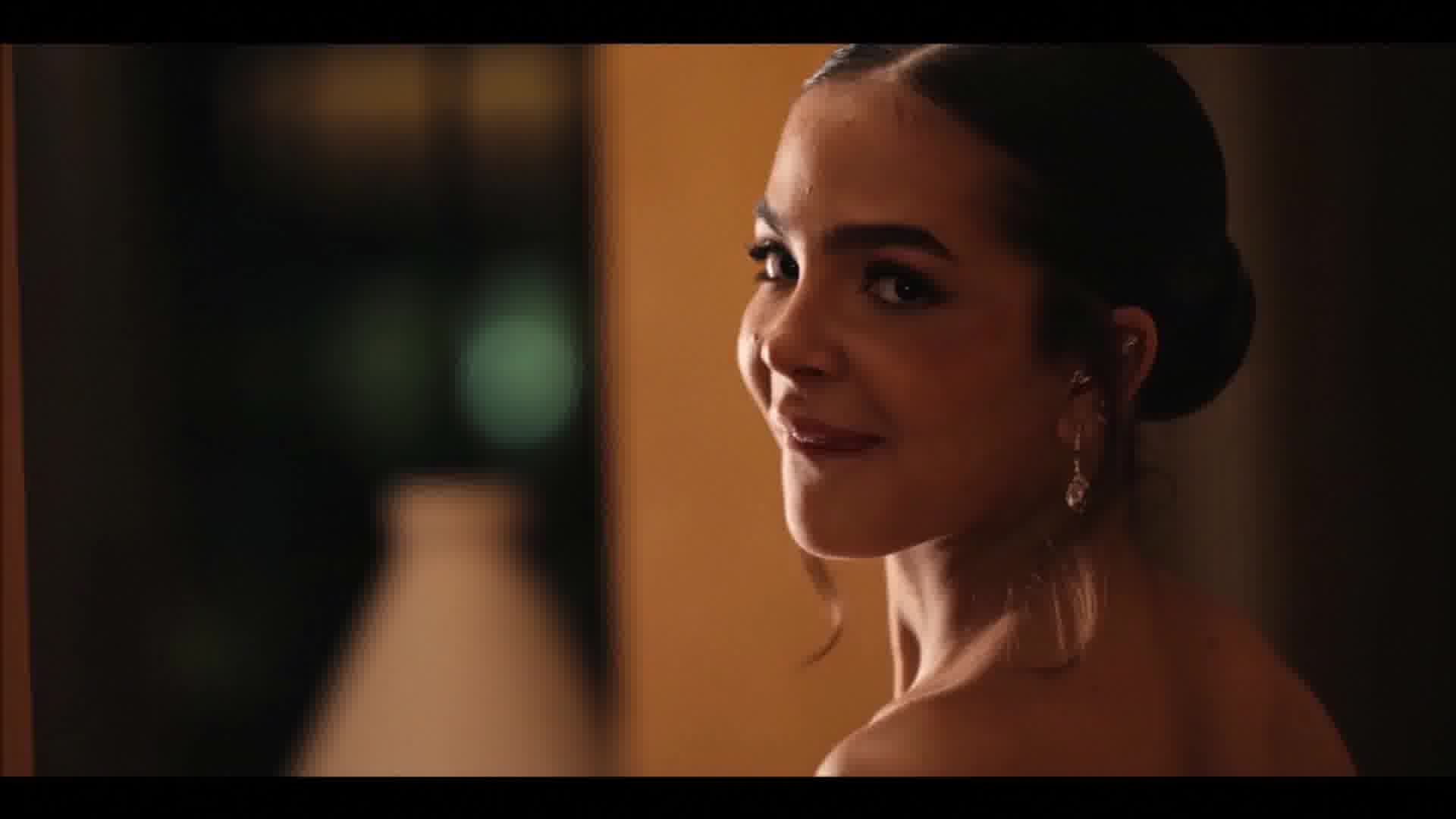 Mel Maia pagando peitinho em cena quente de “Os Donos do Jogo”