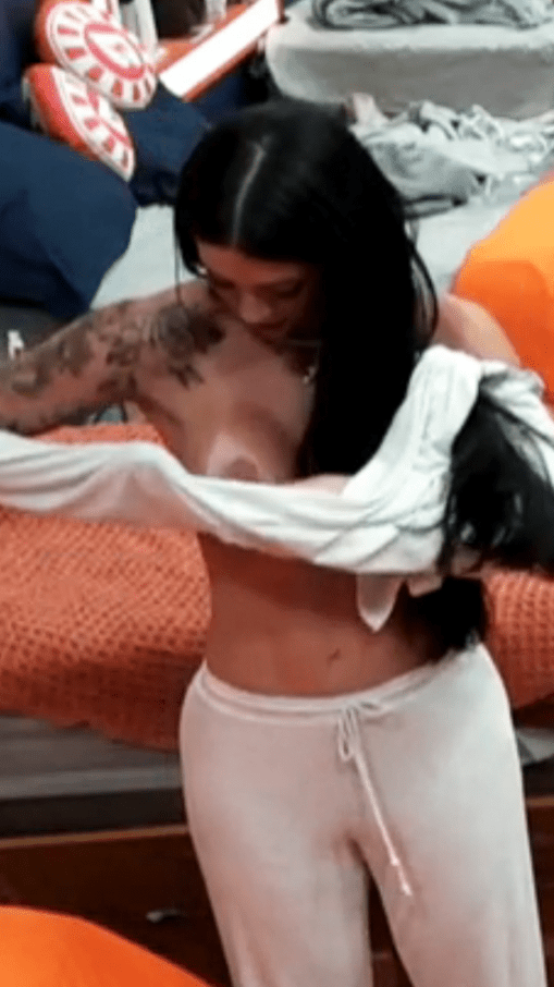 A Fazenda 17 | Rayane Figliuzzi Flagras, peito, bunda e&nbsp;mais!